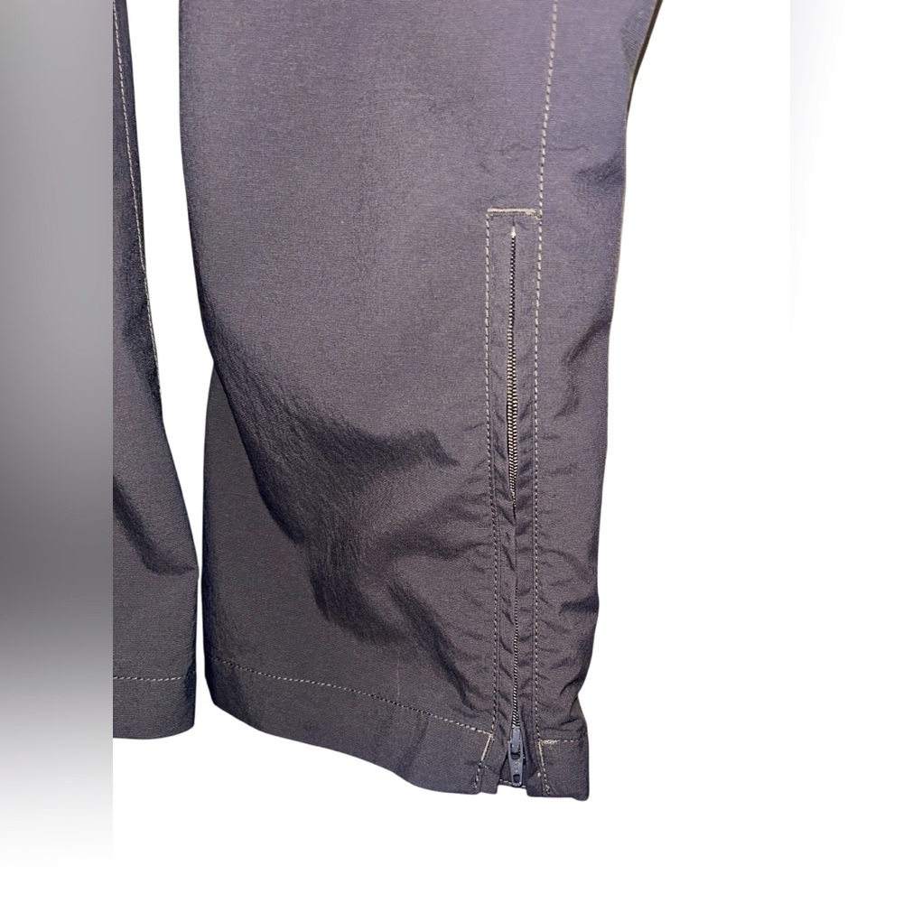 The North Face Convertible Pants Waist Sz 32 - Inseam approx. 32.5” NNC - Picture 7 of 8